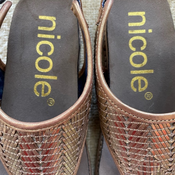 Nicole Woven Gold Thong Sandals, Size 6.  NWOT - Picture 5 of 13